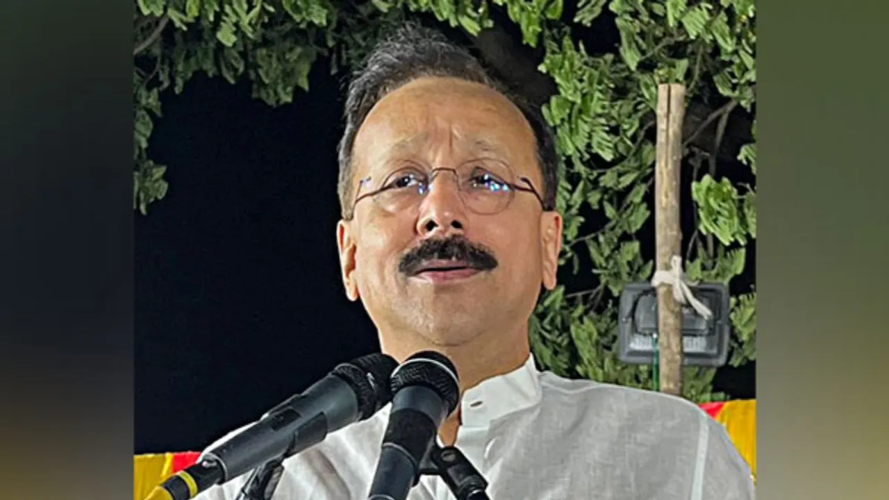 Baba Siddiqui  Photograph:(ANI) 