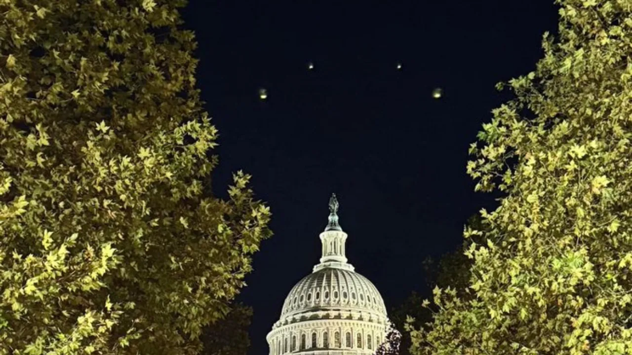  Screengrab of the mysterious light seen in Washington DC. Photograph:(X) 