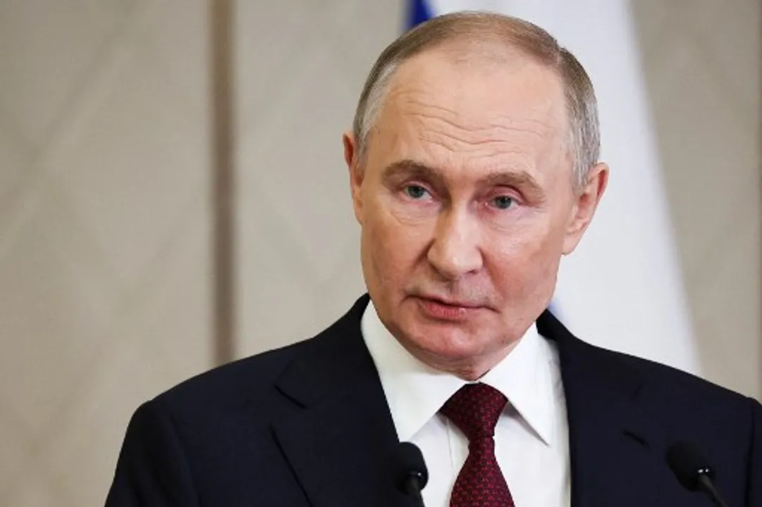  Putin denies intentionally scaring Merkel with dog in 2007, seeks forgiveness Photograph:(AFP) 