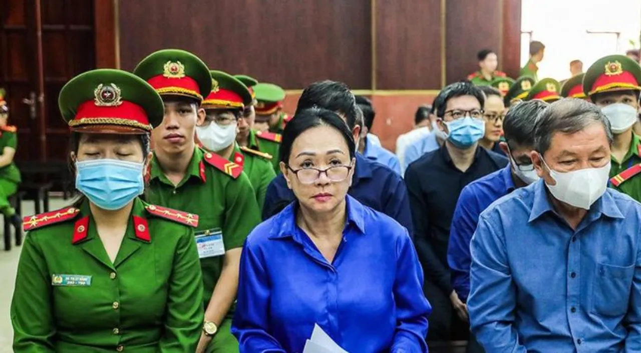 This picture taken on November 25, 2024 shows Vietnamese property tycoon Truong My Lan (centre) looking on at a court in Ho Chi Minh City Photograph:(AFP) 