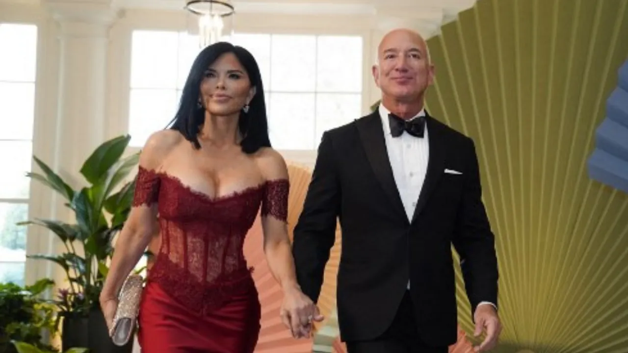  Jeff Bezos's company Blue Origin will build a space station Photograph:(AFP) 