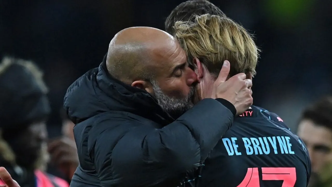  De Bruyne difficult to replace for Man City amid transfer rumours Guardiola Photograph:(AFP) 