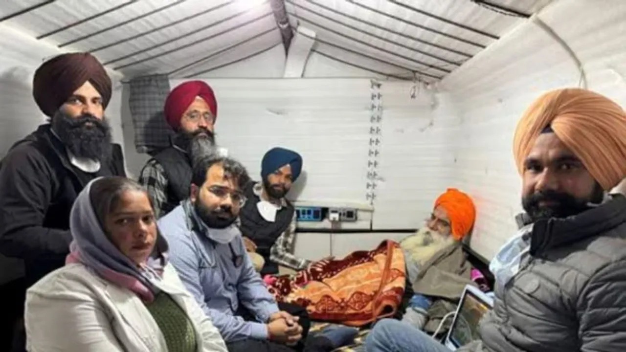  Punjab farmer leader Jagjit Singh Dallewal, abed, on the seventeenth day of his fast-unto-death near the Khanauri Border, in Sangrur district, Punjab Photograph:(PTI) 