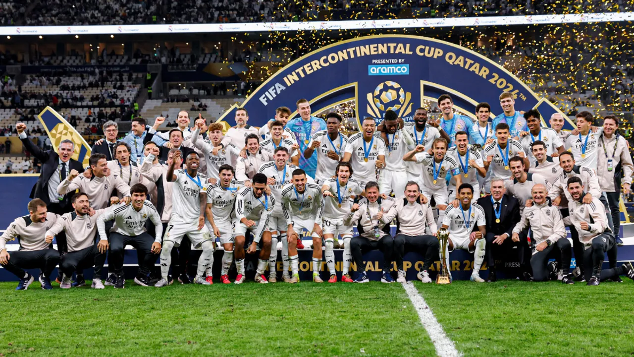  Real Madrid squad with Intercontinental Cup title (Source: @realmadrid) Photograph:(X) 