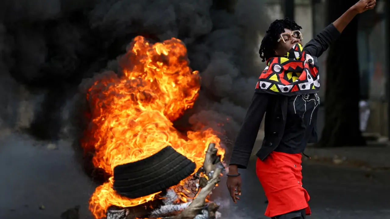  Twenty-one killed in unrest after Mozambique's top court confirms Frelimo's election victory Photograph:(Reuters) 