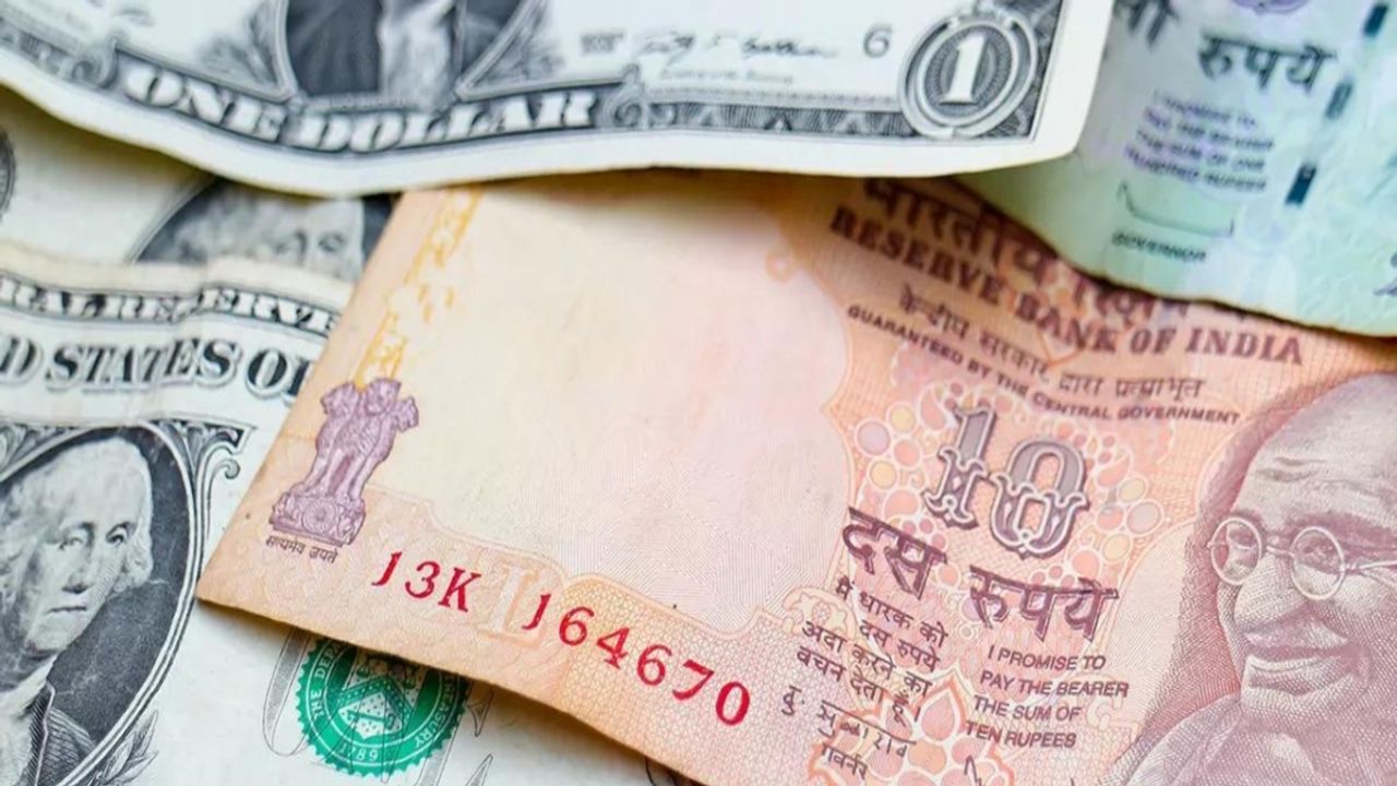 Rupee Stability Hinges on IMF Review, Interest Rates Amid Economic Uncertainty