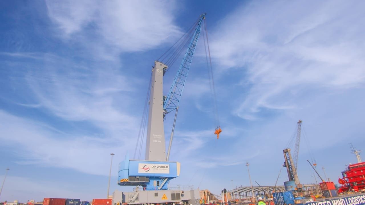 DP World Boosts Port of Ain Sokhna's Capabilities with New Harbour Crane and Equipment