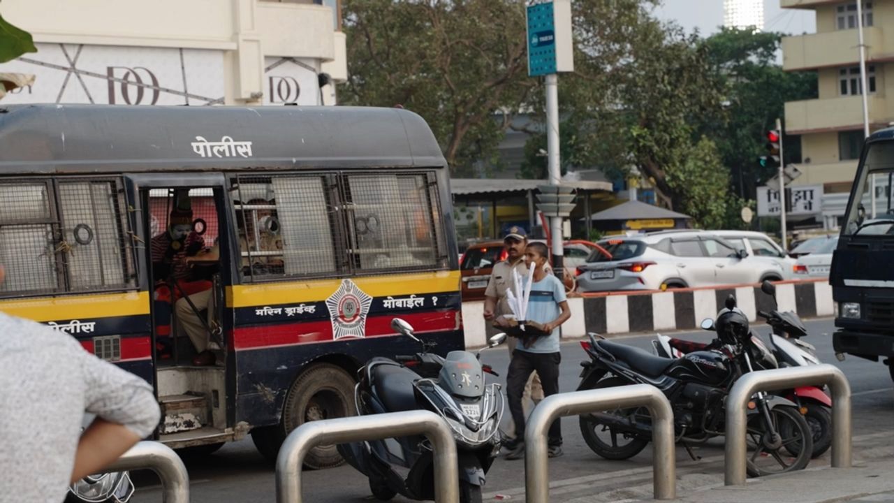 Mumbai Police Nab Fruit Seller Turned Serial Bus Thief, Recover Jewels Worth Lakhs