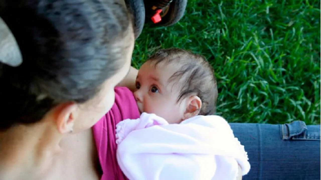 5 Popular Myths About Breastfeeding: फैक्ट तो कुछ और ही है