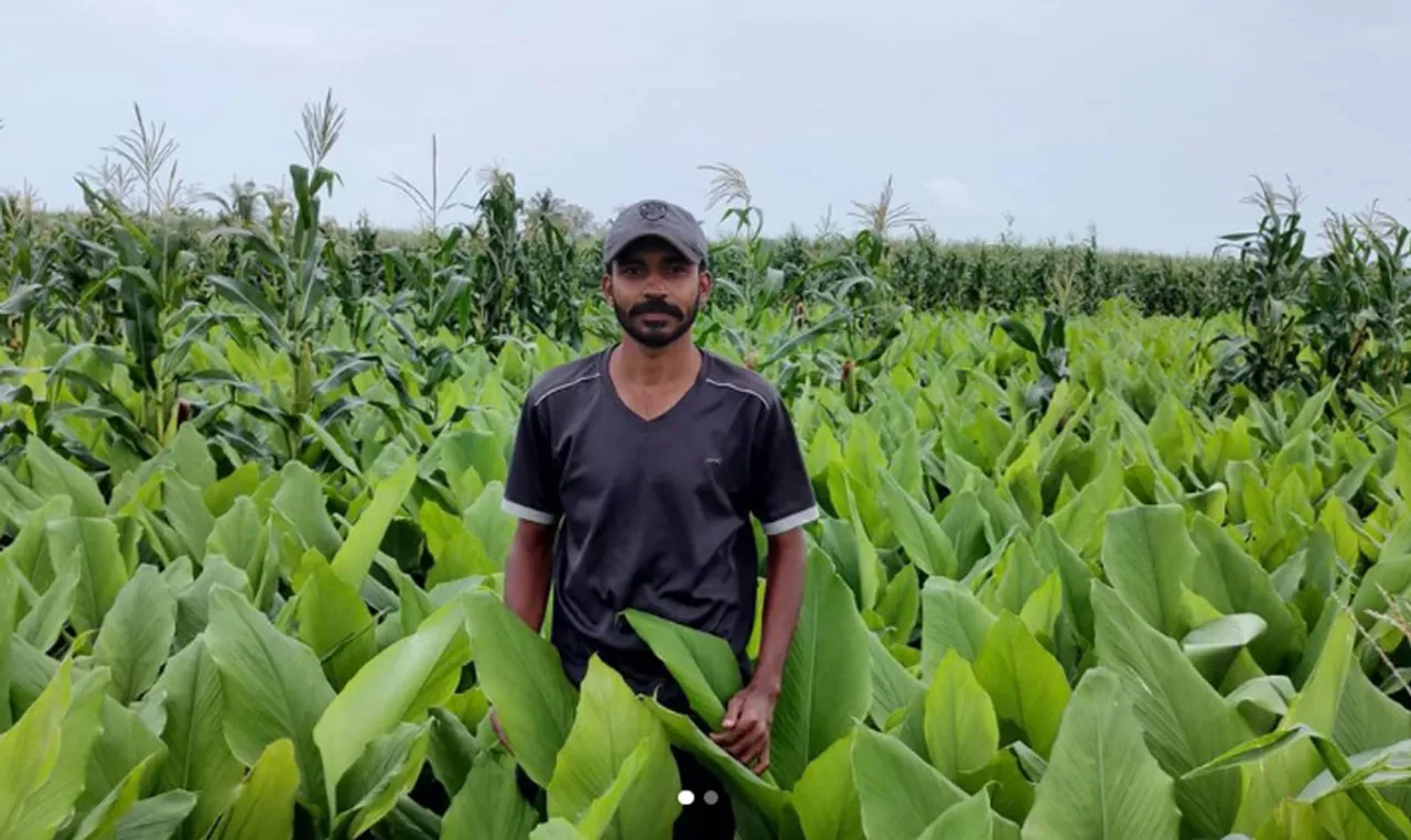 Sumit Kinikar at his organic farm in Sangli, Maharashtra