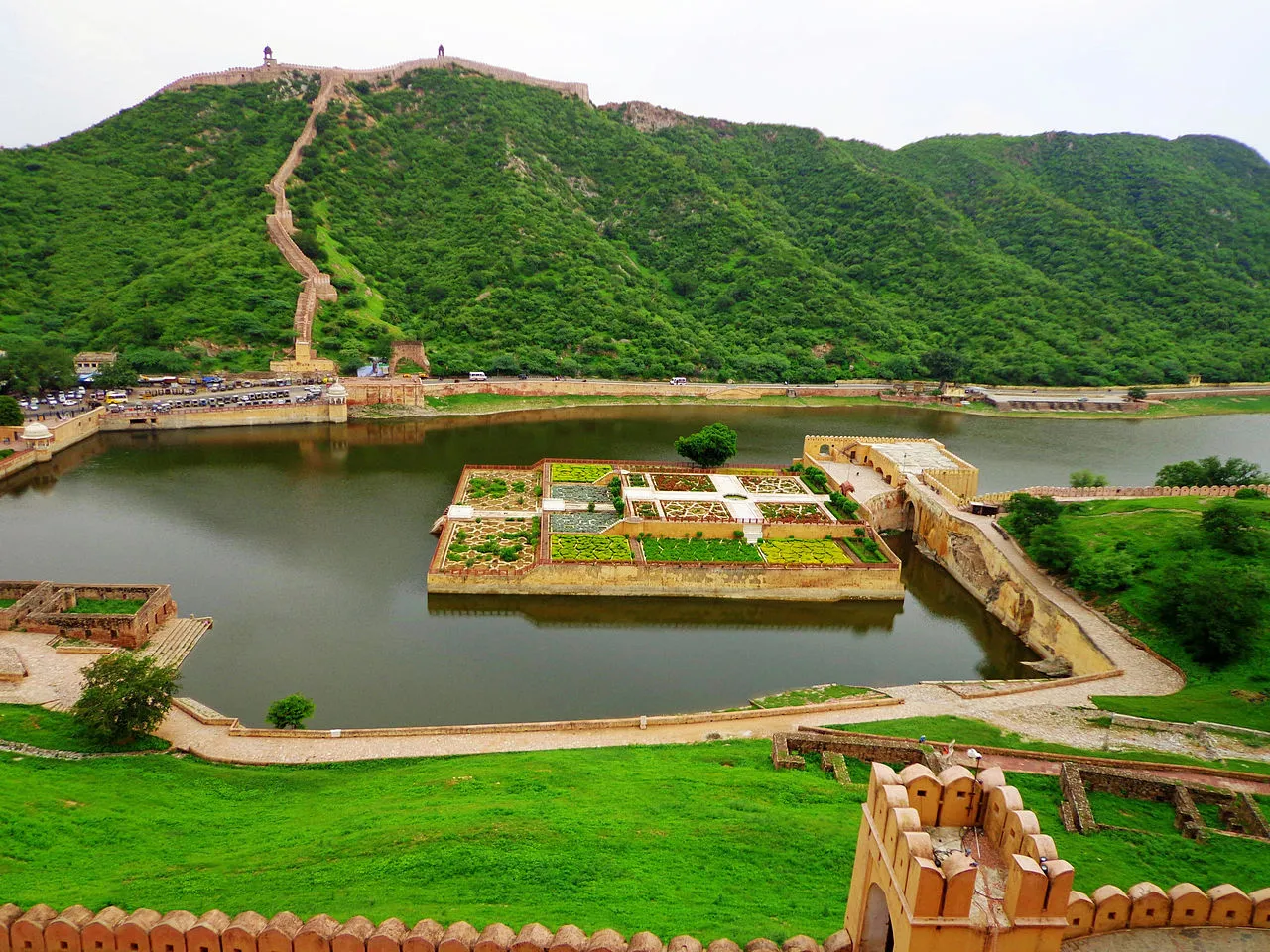 Maota Lake at the base of Amer Fort supplies water to the fort even today