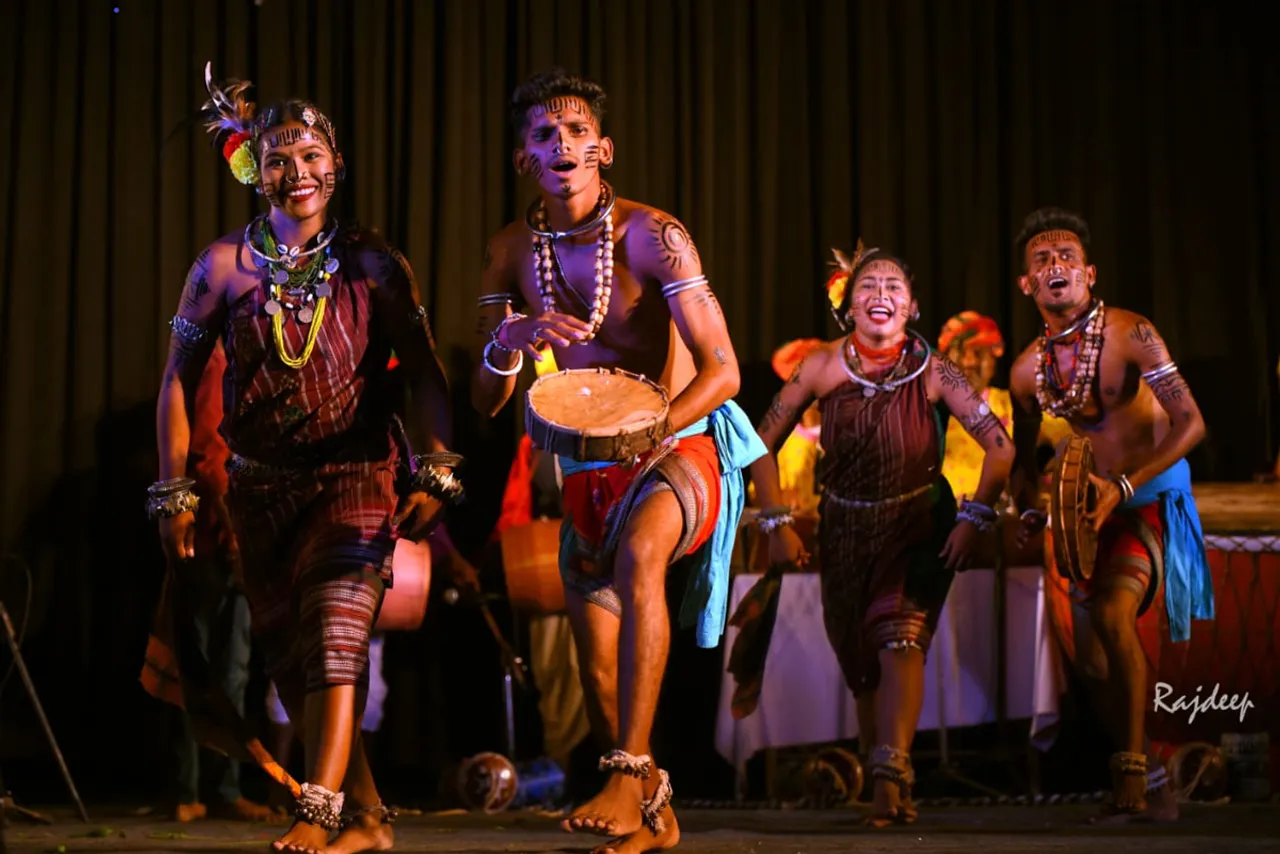 Artists performing the Singari Nacha