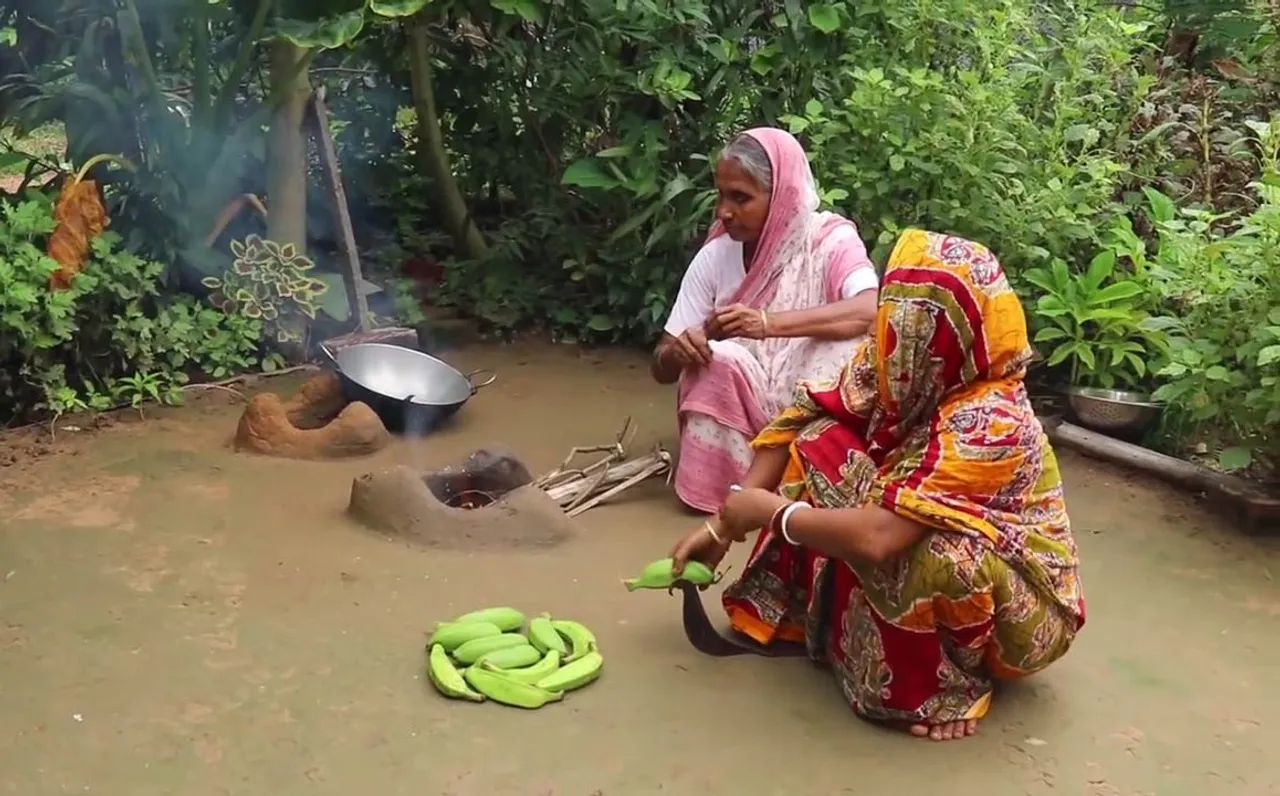 Pushparani Sarkar preparing Kanchar Kela Kofta with her daughter-in-law