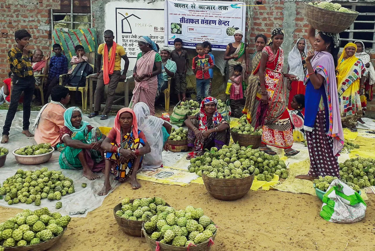 Bastar Se Bazaar Tak is associated with 1150 tribal women in 17 villages of Chhattisgarh