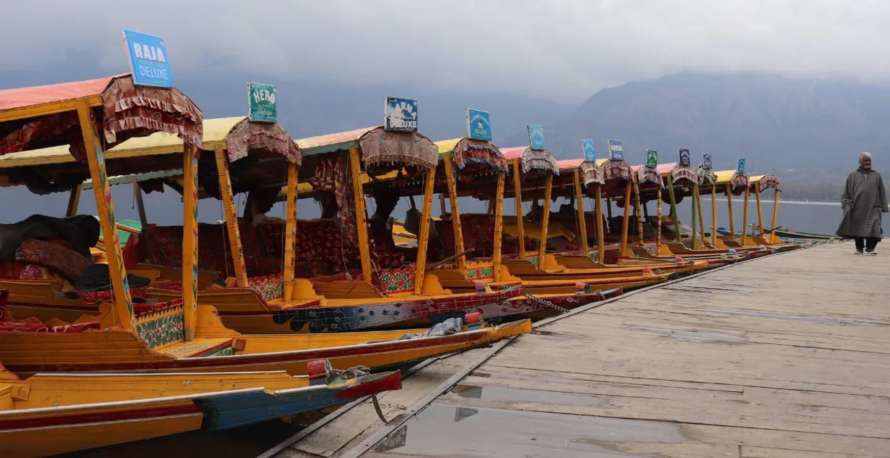 Valley of angst: Double-whammy of Coronavirus lockdown and internet shutdown leaves Kashmir in limbo