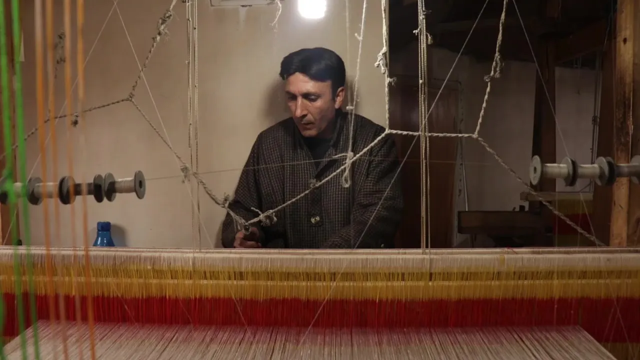 Political uncertainty in Kashmir brings pashmina weavers’ looms to a grinding halt