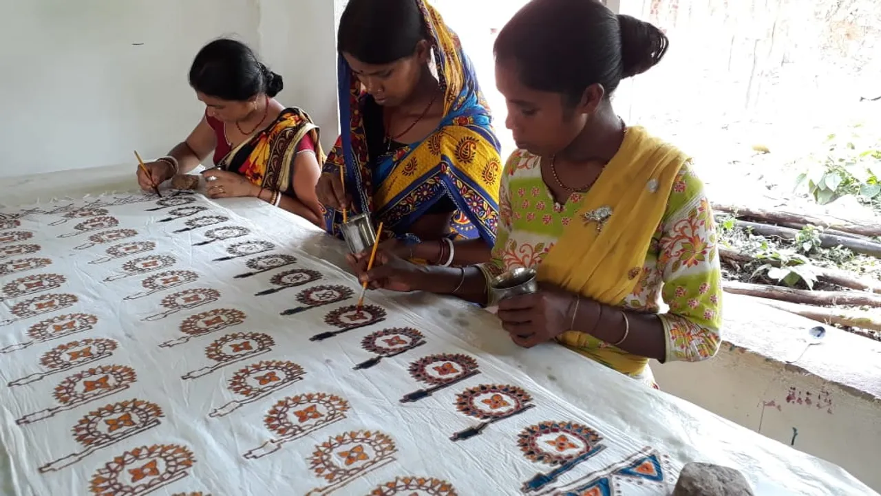 LifeCraft: empowering Jharkhand’s Kuiani women through fabric hand dyeing