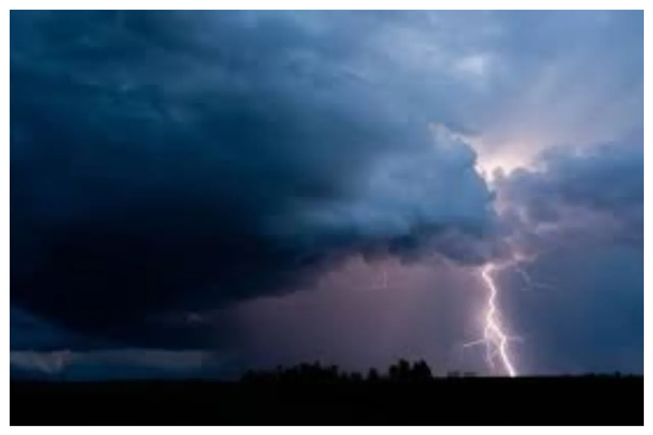 Thunderstorms : অবশেষে স্বস্তি, কিছুক্ষণের মধ্যেই ঝেঁপে আসছে ঝড়-বৃষ্টি