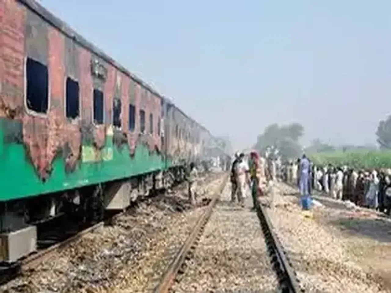 pakistans-tezgram-express-catches-fire