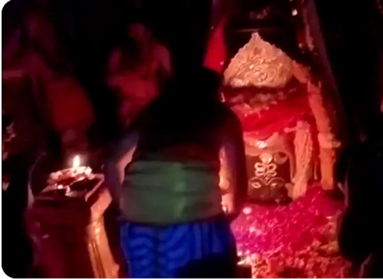 'ফুলন ওয়ালি হোলি' উপলক্ষে মহাকালেশ্বর মন্দিরের বিশেষ পুজো- দেখুন ভিডিও