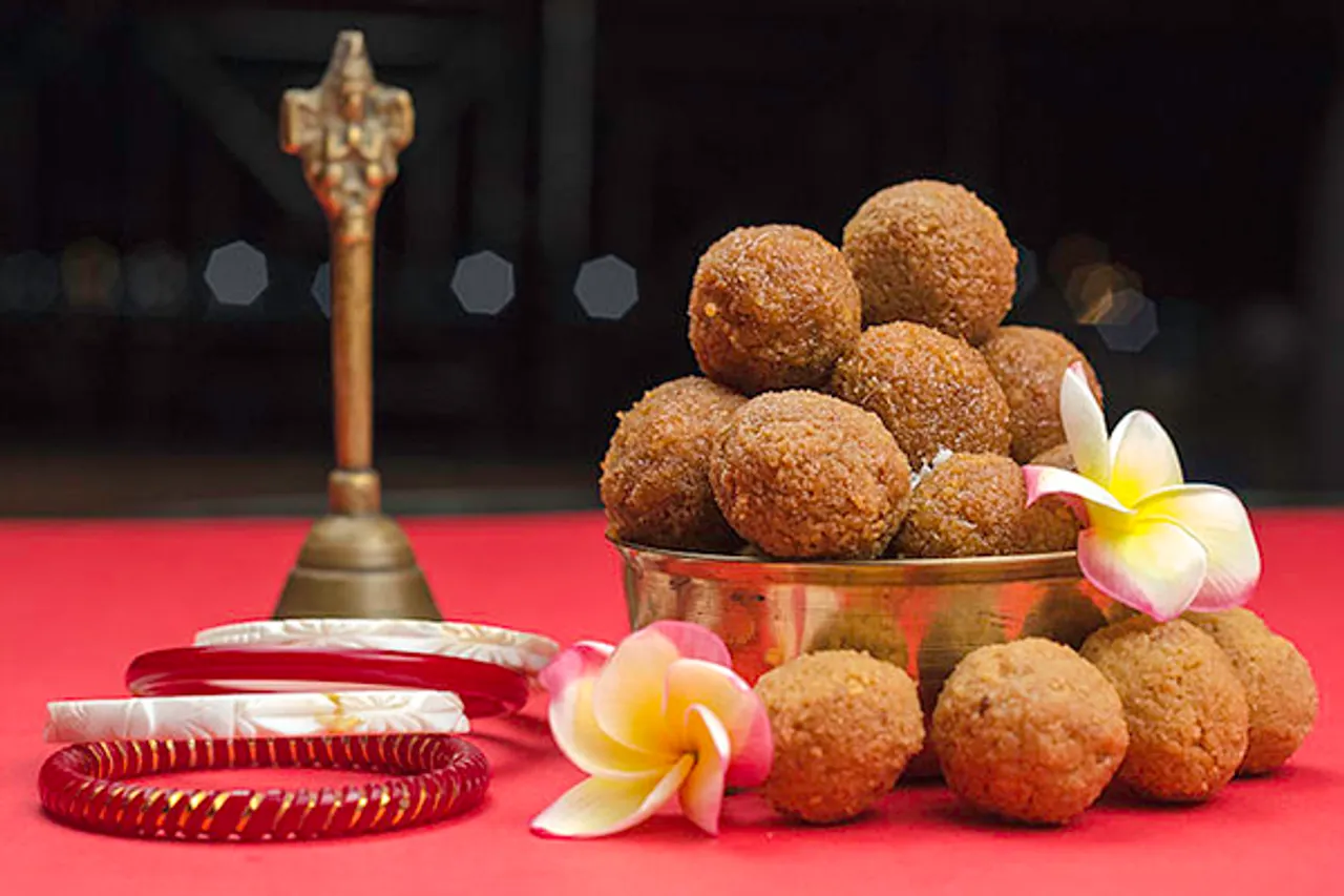 পুজোর থালায় এই ৩ নাড়ু রাখছেন তো?