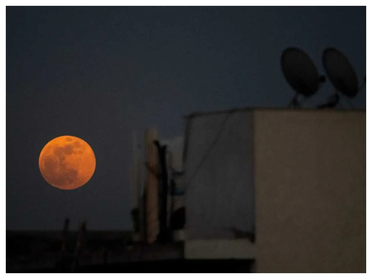 lunar eclipse : চন্দ্রগ্রহণের দিন কপাল খুলতে চলেছে এই ৪ রাশির জাতকদের