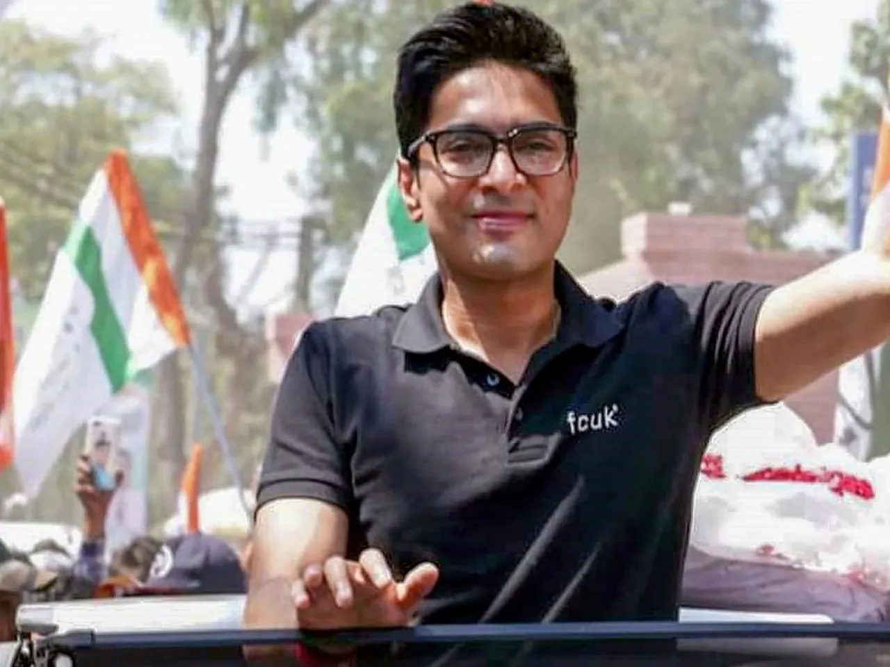 'মানুষকে বাঁচাতে হবে'! বড় সিদ্ধান্ত নিলেন অভিষেক