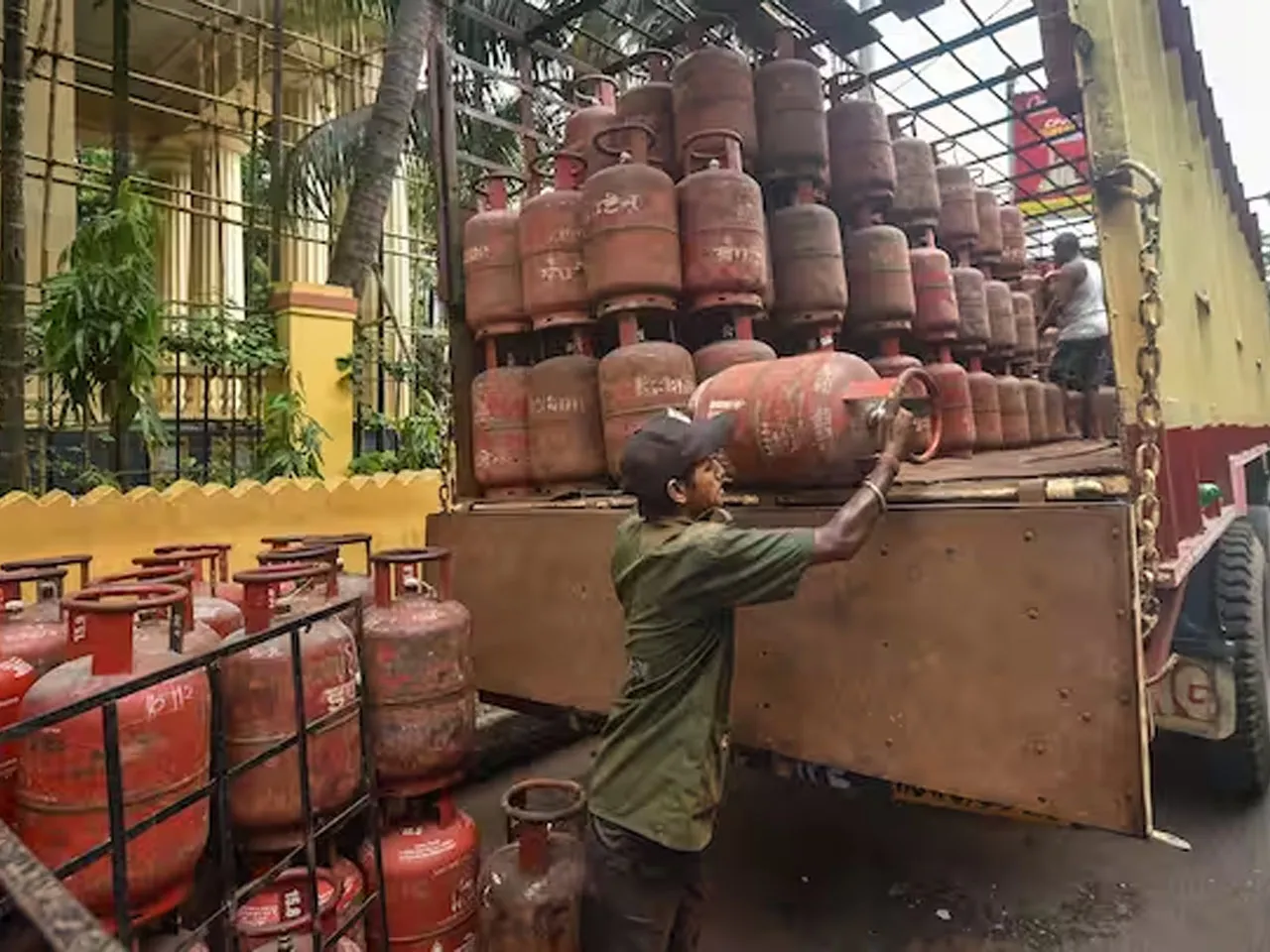 LPG গ্রাহকদের জন্য এবার কেন্দ্র সরকারের নয়া সিদ্ধান্ত