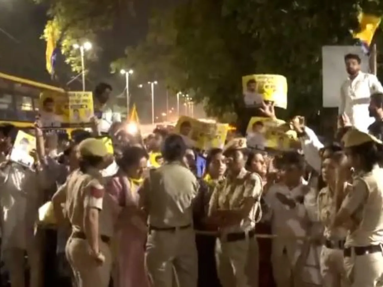 aap workers .jpg
