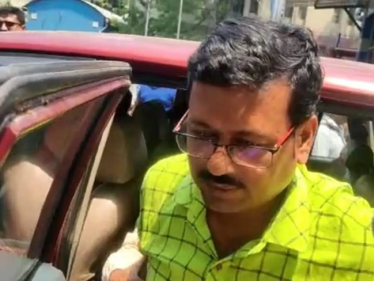 নিয়োগ স্ক্যাম: লুচি নিয়ে এল স্ত্রী! জেলে জামাই ষষ্ঠী TMC বিধায়কের