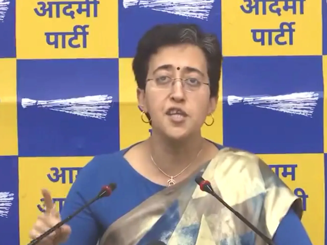 atishii aapa1.jpg