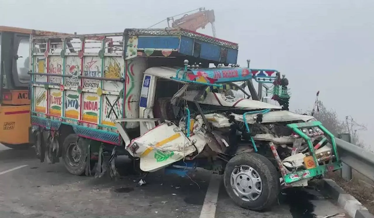 65b9f05623eff_nat-multiple-vehicles-collide-due-to-zero-visibility-on-delhi-lucknow-highway-watch-avinash-_img.0000000.jpg