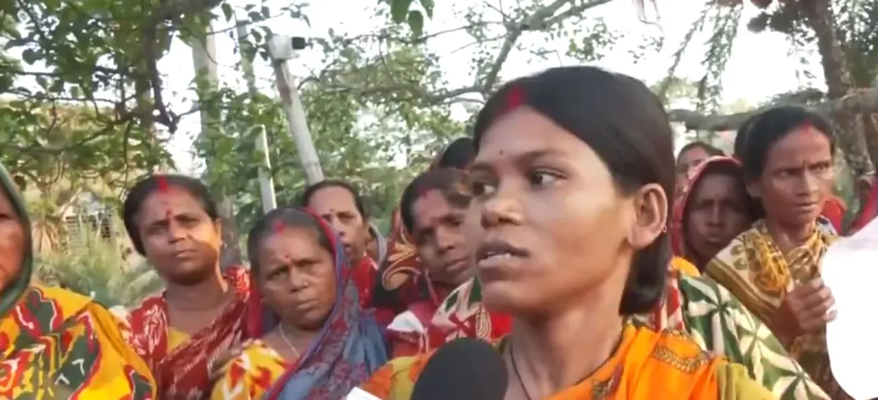 ফের উত্তাল সন্দেশখালি!  ঝাঁটা হাতে রাস্তায় মহিলারা