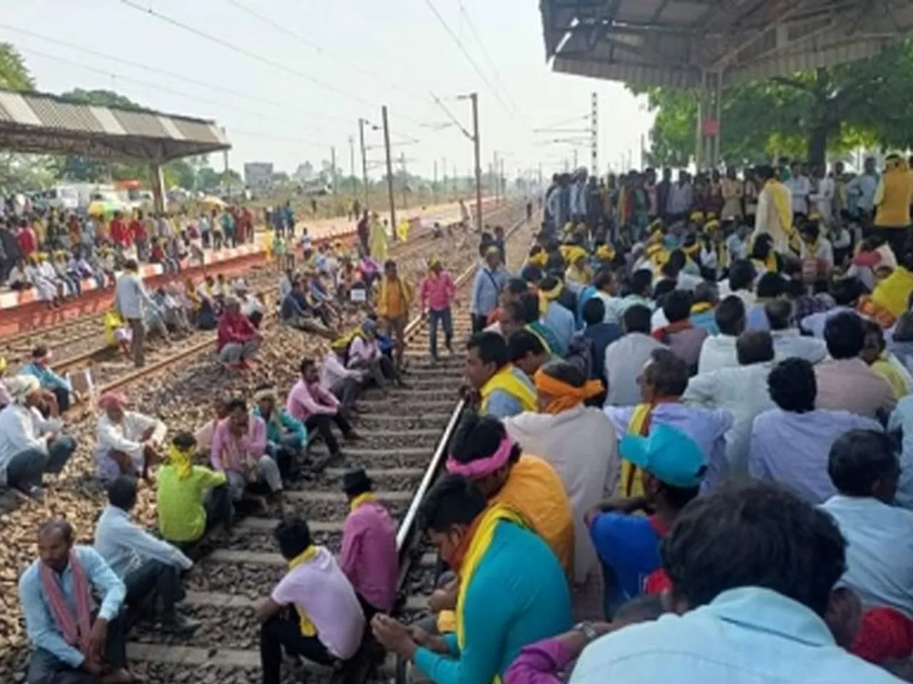 Rail Blockade by Kurmi society