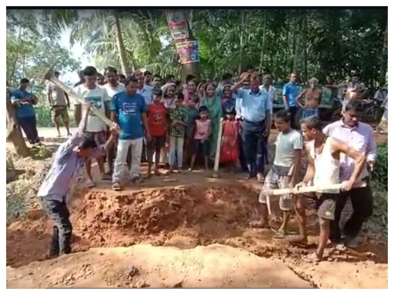 রাস্তা সারাবে কে? বিক্ষোভ এলাকাবাসীর