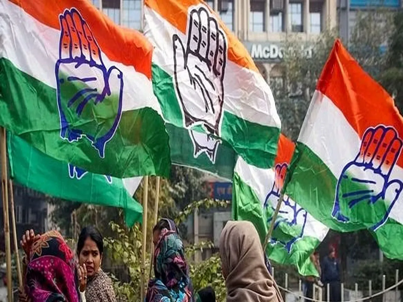 Congress : শক্তি বাড়ল কংগ্রেসের, BJP প্রার্থীকে হারিয়ে হাত ধরলেন নেত্রী