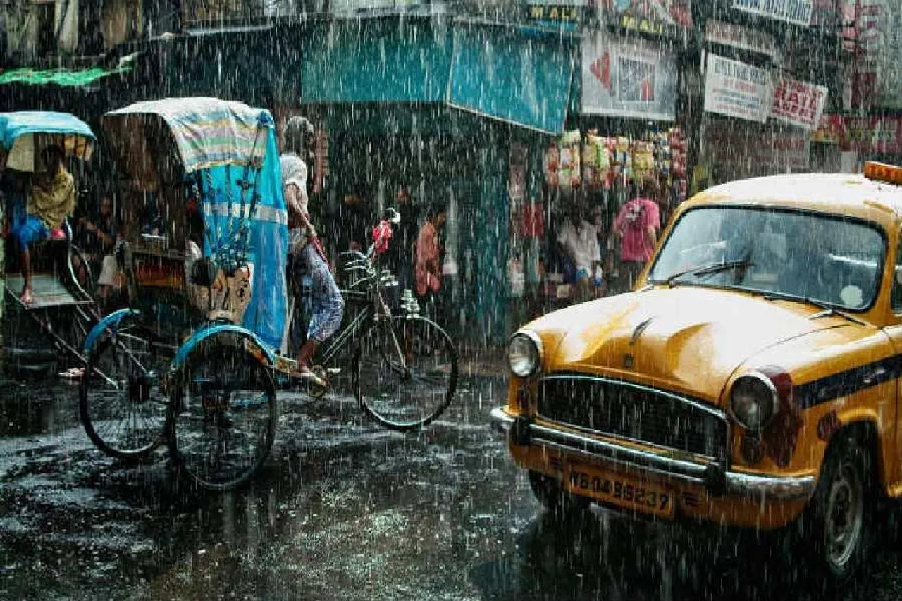 কলকাতা: বজ্রবিদ্যুৎ সহ বৃষ্টি সঙ্গে আবার ফিরছে শীত