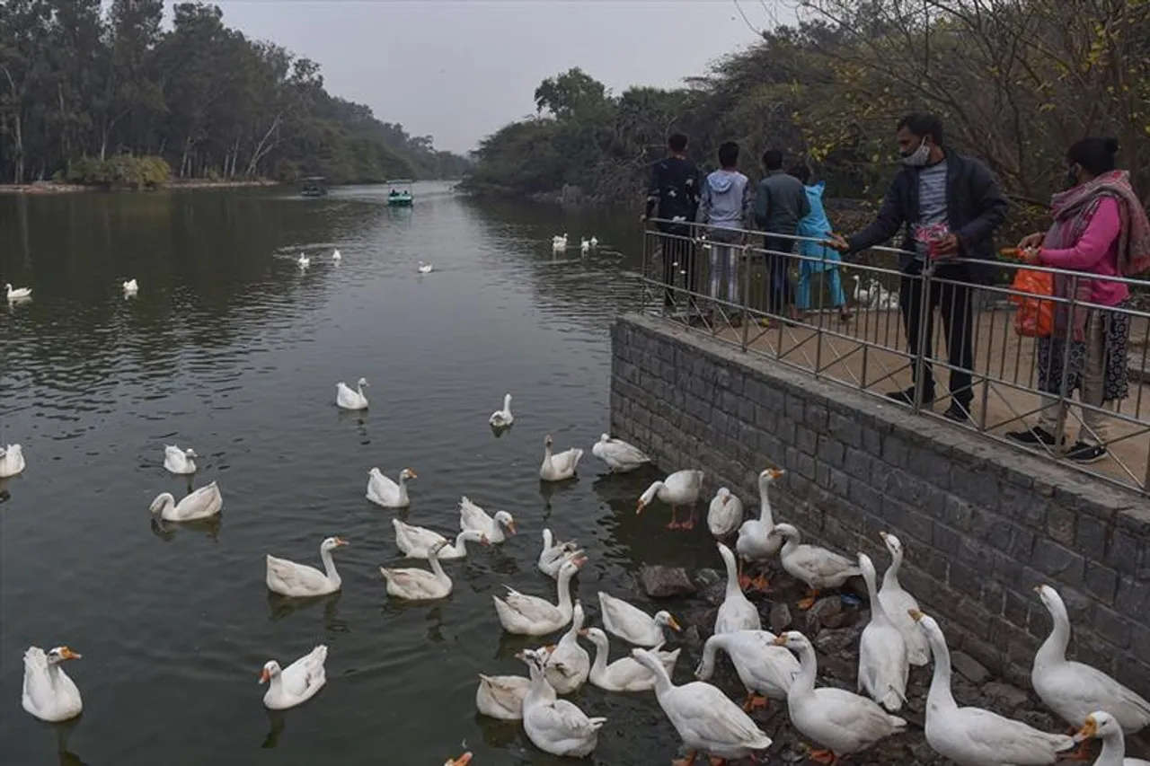 হ্রদের সৌন্দর্যায়নে বিশেষ নজর সরকারের