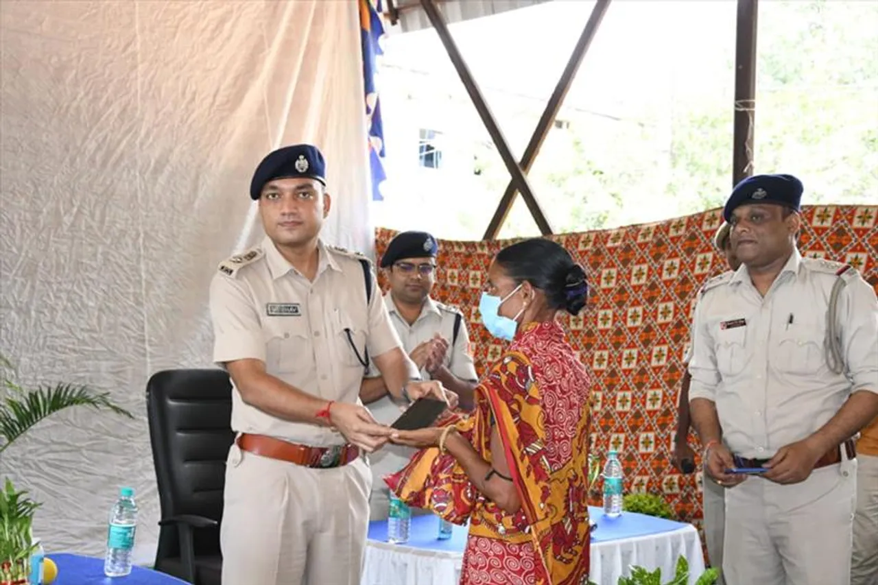 ৫০০টি হারিয়ে যাওয়া মোবাইল উদ্ধার করে ফেরানো হল দাবিদারদের