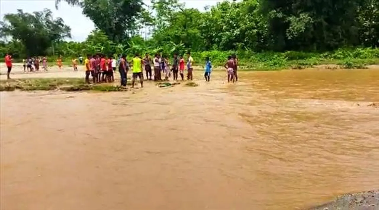 নদী পারপার করতে গিয়ে তলিয়ে গেল এক যুবক