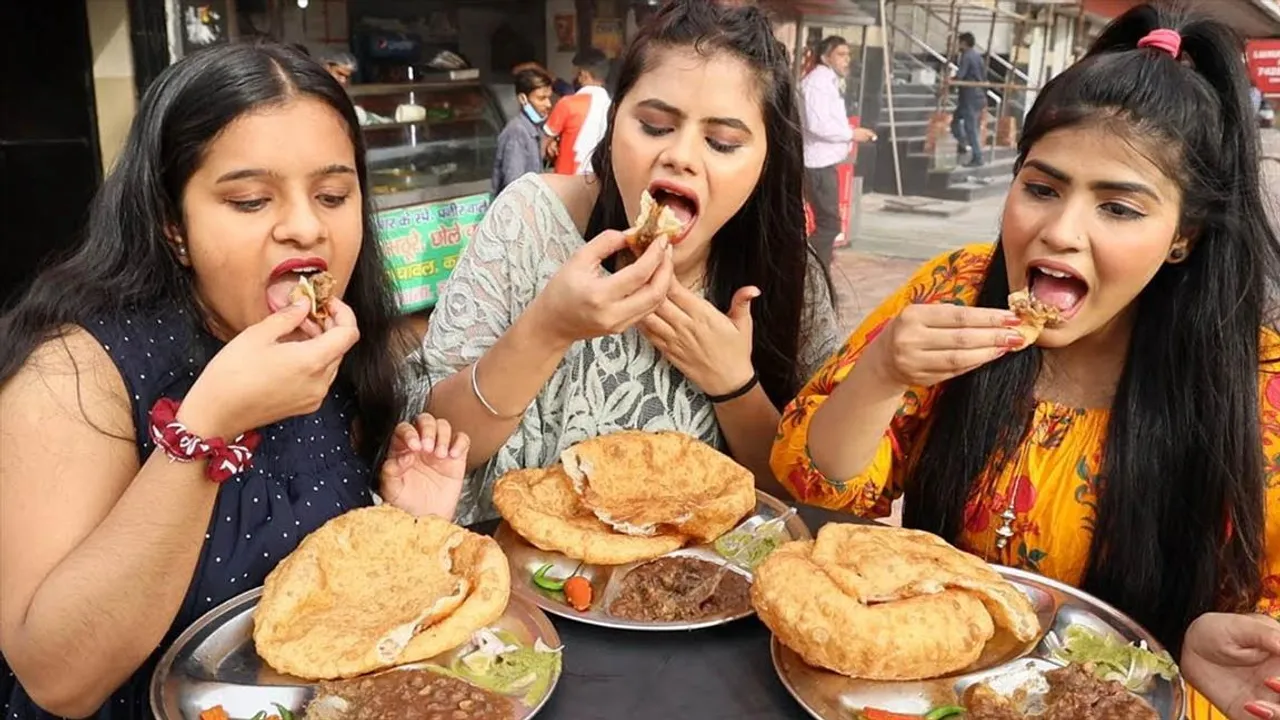 বুস্টার ডোজ নিলেই বিনামূল্যে মিলছে ছোলে ভাটুরে