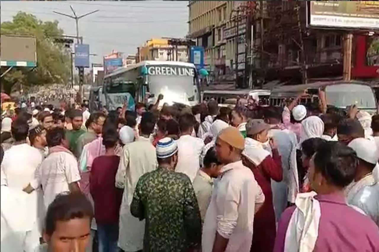 প্রশাসনের প্রতি ক্ষোভ প্রকাশ বিক্ষোভকারীর, দেখুন ভিডিও