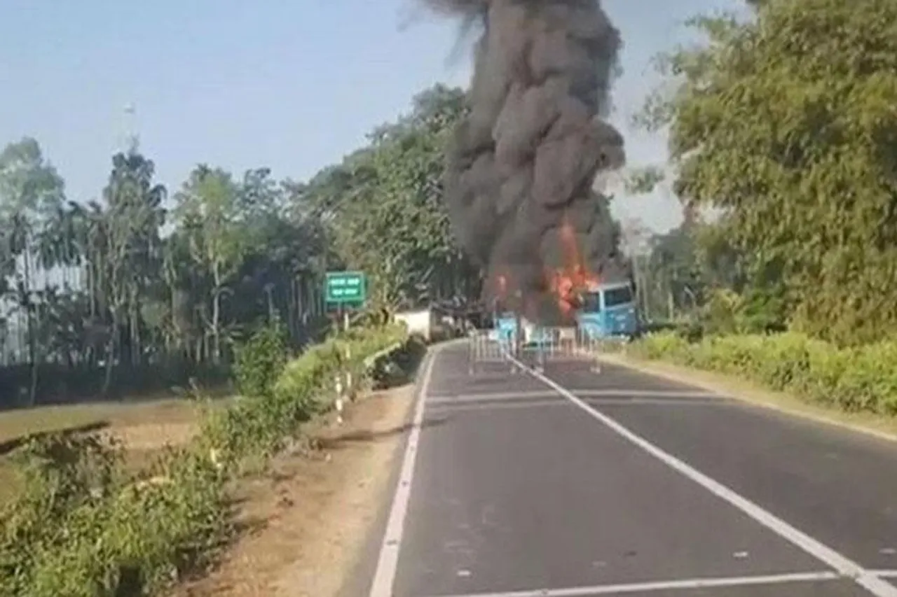 কোচবিহারের বাসে অগ্নিকাণ্ডের ঘটনায় আহতের সংখ্যা ৪