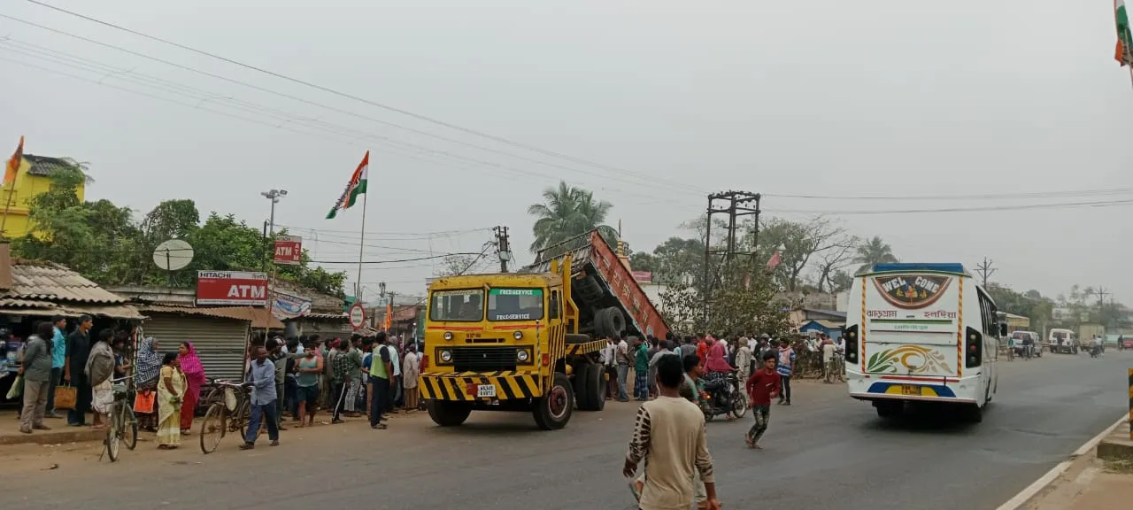 Early morning terrible road accident in Kharagpur