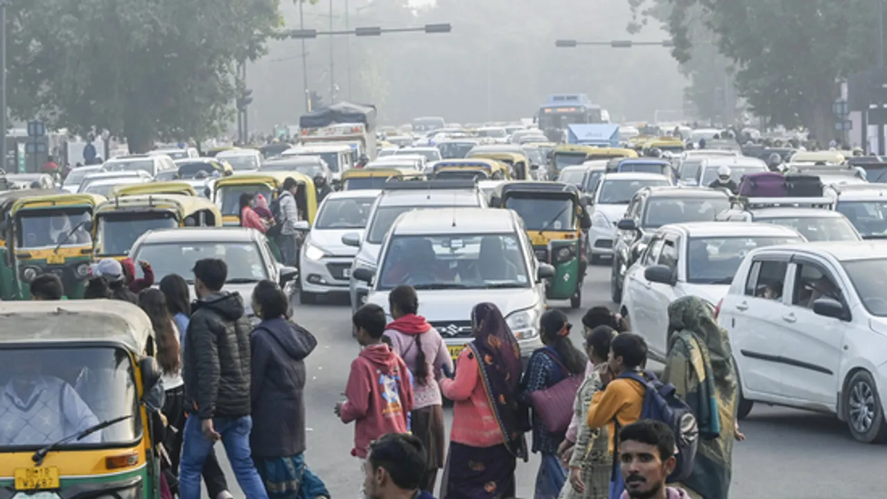 Delhi to Ban Fuel for 15-Year-Old Vehicles from March 2025 to Combat Pollution