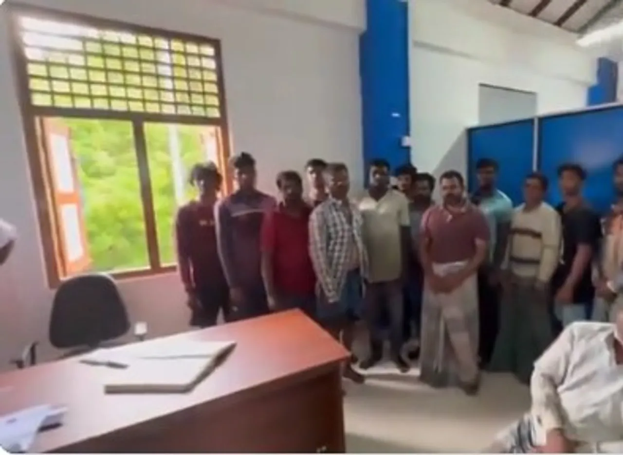 Sri Lankan Navy apprehends 25 Indian fishermen