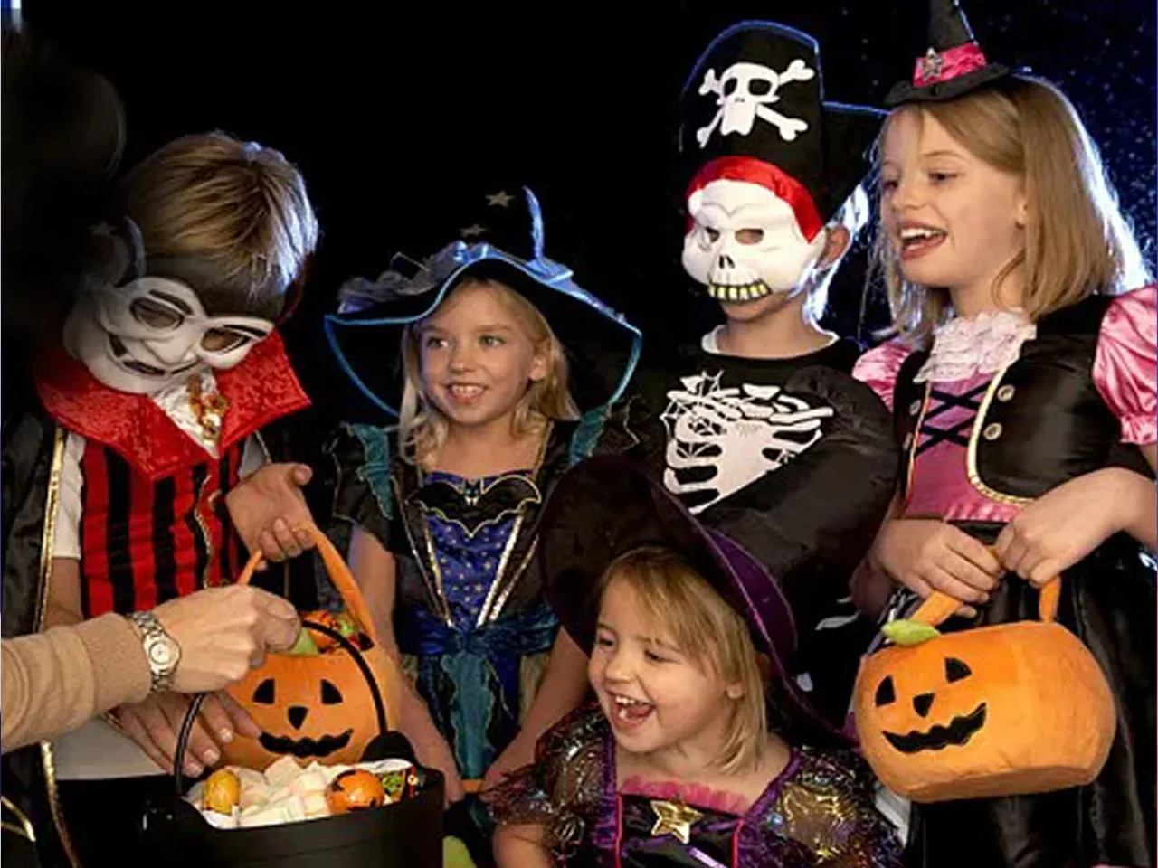 Do you know some special costume ideas for Halloween night?