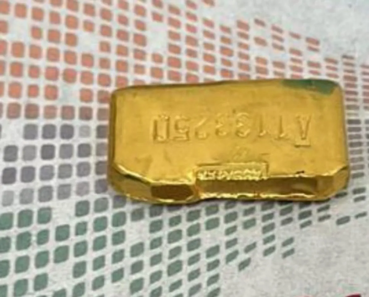 Gold biscuits worth Rs 15 lakh seized
