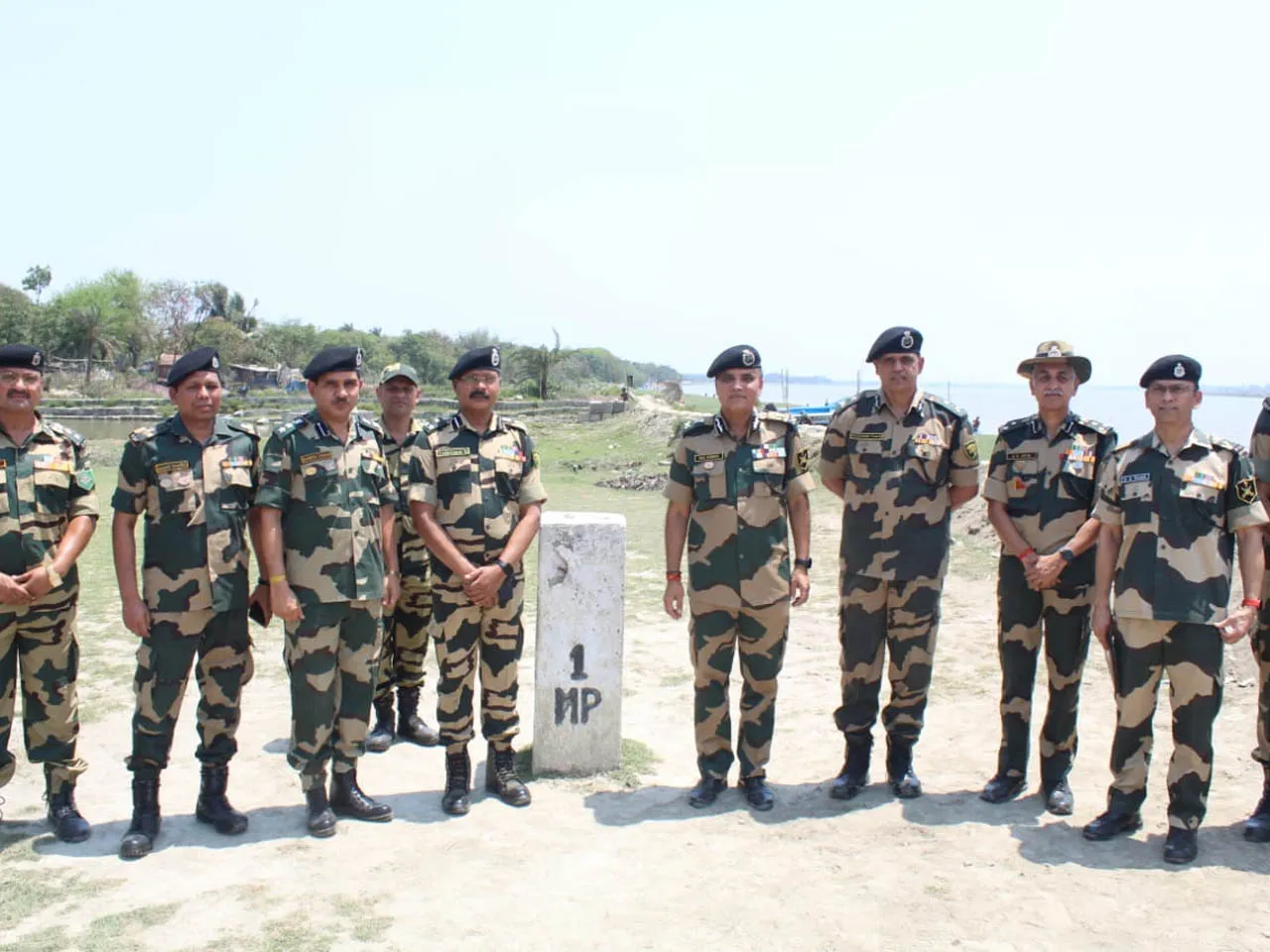 ADG, Eastern Command Visits The Bangladesh Border Of BSF, South Bengal Frontier & Review Operational Preparedness