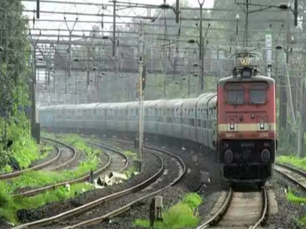 Telangana: Four Injured As Train Derails At Nampally Station